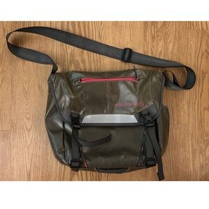 Patagonia gray and pink messenger bag